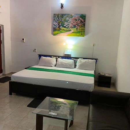Hgl Guest House East Legon Exteriör bild