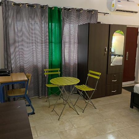 Hgl Guest House East Legon Exteriör bild