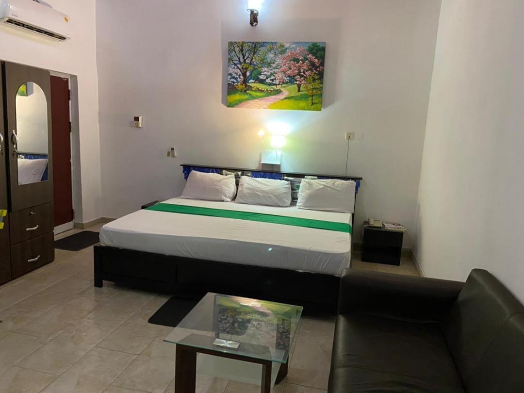 Hgl Guest House East Legon Exteriör bild