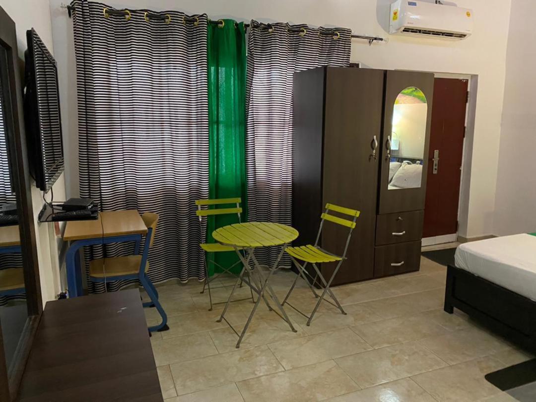 Hgl Guest House East Legon Exteriör bild