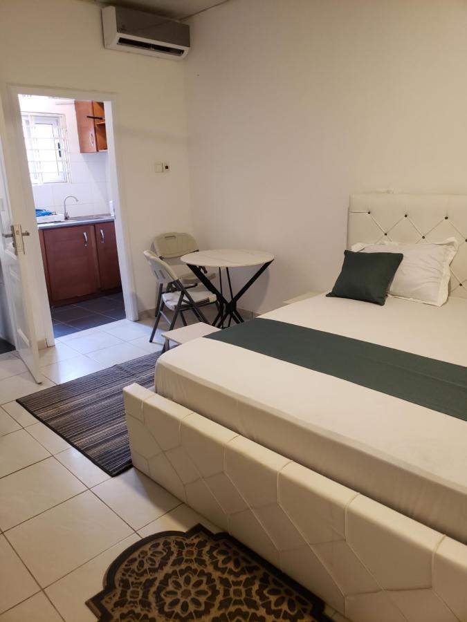 Hgl Guest House East Legon Exteriör bild